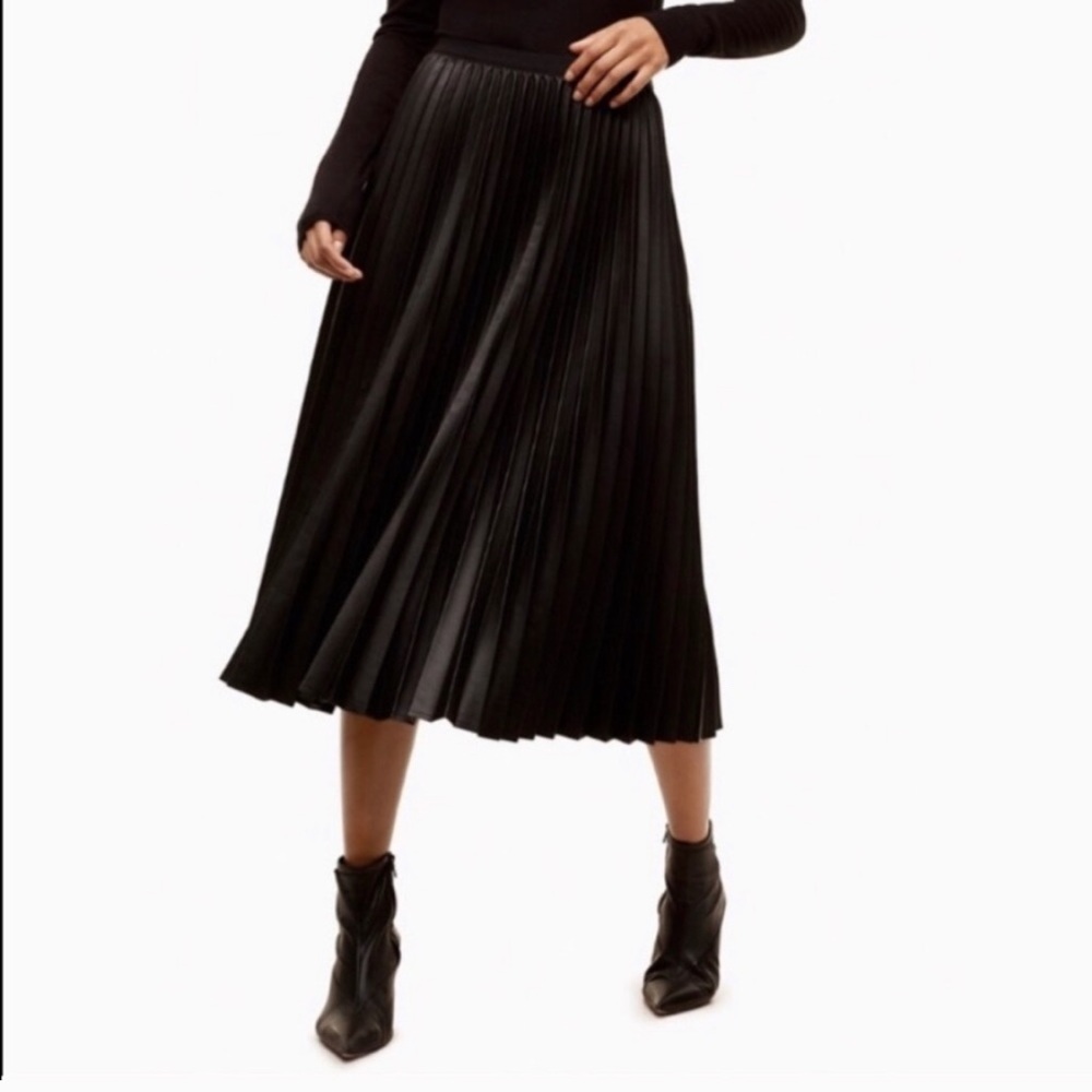 Aritzia Pleated Black Skirt